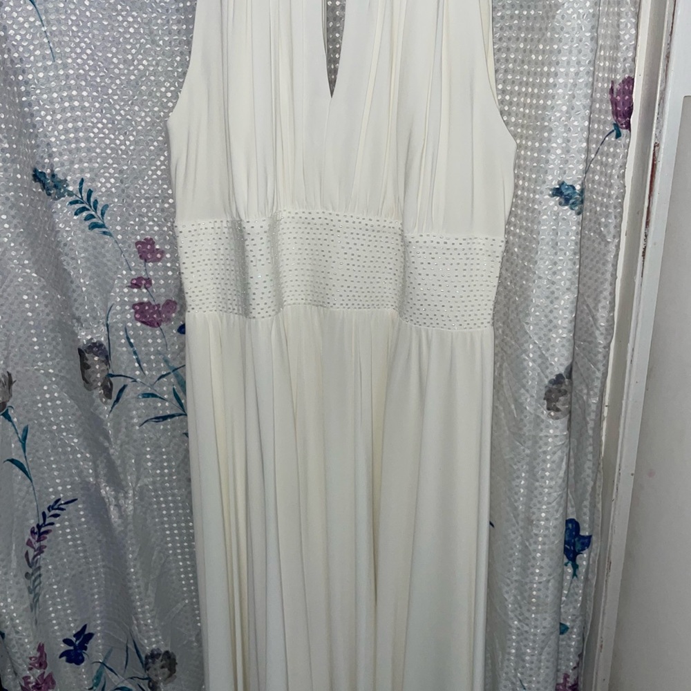 Elegant Cream Sleeveless Dress